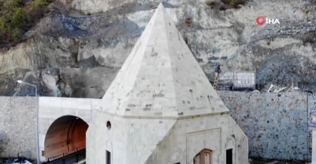 Sular altında kalmasına izin verilmeyen tarihi cami ve türbeler ziyaretçilerini bekliyor