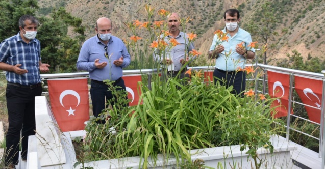 Artvin Milli Eğitim Müdürü Acar'dan, 15 Temmuz şehidinin kabrine ve ailesine ziyaret