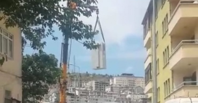 Çarşı Merkezinde Ev Çatısına Baz İstasyonu Kuruldu