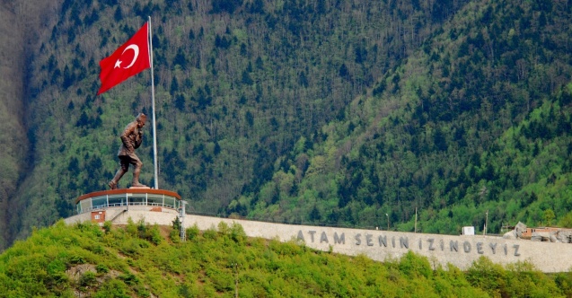Atatepe'de 4 Gün Sonra Bayrak Dalgalandı