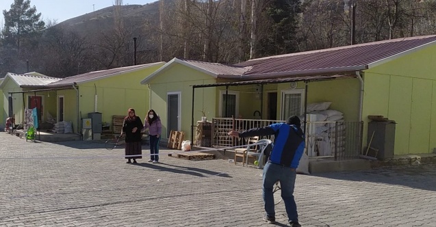 BUGÜN GÜNLERDEN TENİS
