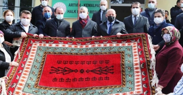 Artvin Valisi Yılmaz Doruk, Kemalpaşa’da Halı Dokuma Kursunu Ziyaret Etti