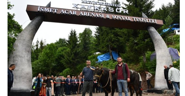 ‘T.C. Artvin Belediye Başkanlığı İsmet Acar Arenası & Sosyal Tesisleri’ Tagının Açılışı Yapıldı