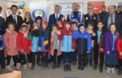 Tut Elimi Derneğinden Öğrencilere Bot ve Mont Hediyesi