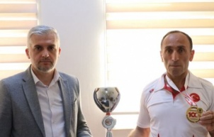 MİLLİ ATLET TALAT ALKAN TRABZON YARI MARATONU'NDA BİRİNCİ OLDU