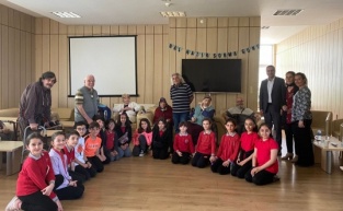 BÜYÜKLER VE ÇOCUKLAR BİRLİKTE KİTAP OKUDU