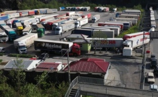 Hopa Esenkıyı Mevkiinde Bulunan 1. Tır Parkının Zemininin Betonlanması Kararı Alındı