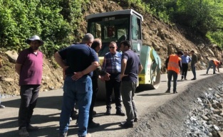 MENÇUNA YOLU YENİLENİYOR