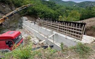 DSİ ÇORUH PROJELERİ 26. BÖLGE MÜDÜRLÜĞÜNCE ŞAVŞAT'DA İNŞAASI DEVAM EDEN İŞLER