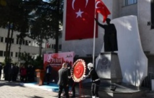 Artvin Valilik Önünde Düzenlenen Atatürk Anıtı'na Çelenk Sunma Töreni