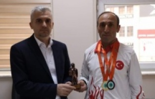 MİLLİ ATLETİZM SPORCUSU TALAT ALKAN ZONGULDAK'TAN ÜÇÜNCÜ OLARAK DÖNDÜ