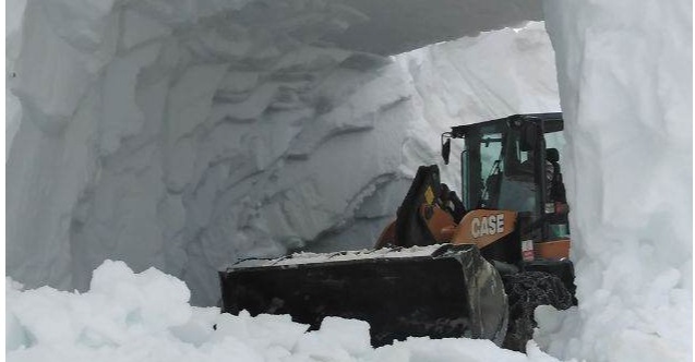 ARHAVİ YAYLALAR YOLU KAR TÜNELİ KAZILARAK ULAŞIMA AÇILDI