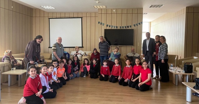 BÜYÜKLER VE ÇOCUKLAR BİRLİKTE KİTAP OKUDU