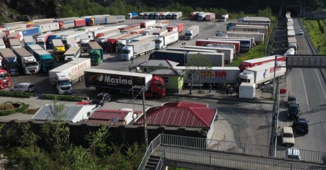 Hopa Esenkıyı Mevkiinde Bulunan 1. Tır Parkının Zemininin Betonlanması Kararı Alındı