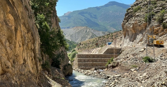 Ardanuç İlçe Merkezi ve Harmanlı Köyü Bulanık Deresi ve Yan Kolları İnşaatın da Sona Yaklaşıldı